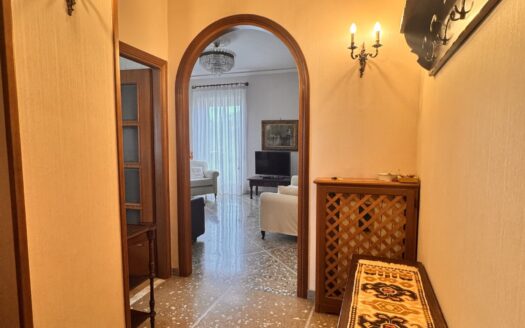 VENDESI QUADRILOCALE IN PIENO CENTRO